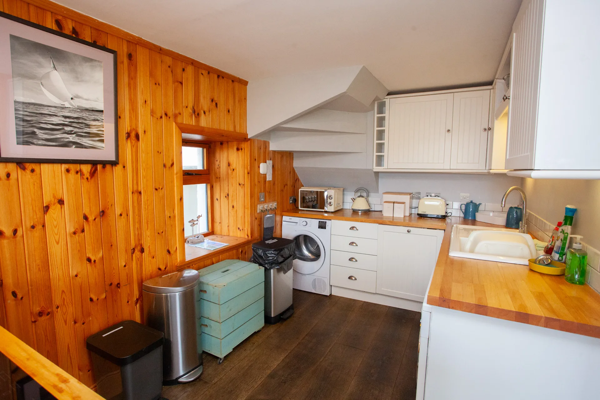 Glenview: Kitchen