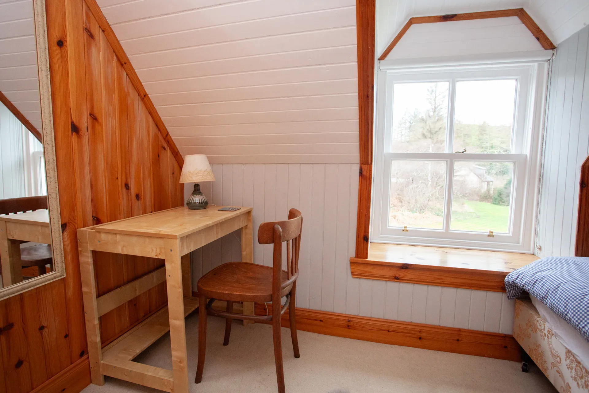 Glenview: Single room desk