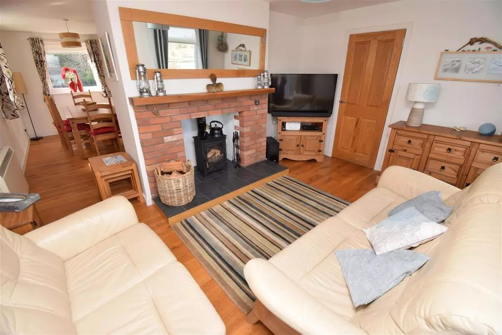 Quinaig: Living room