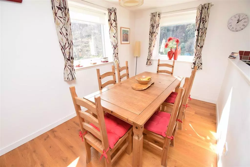 Quinaig: Dining