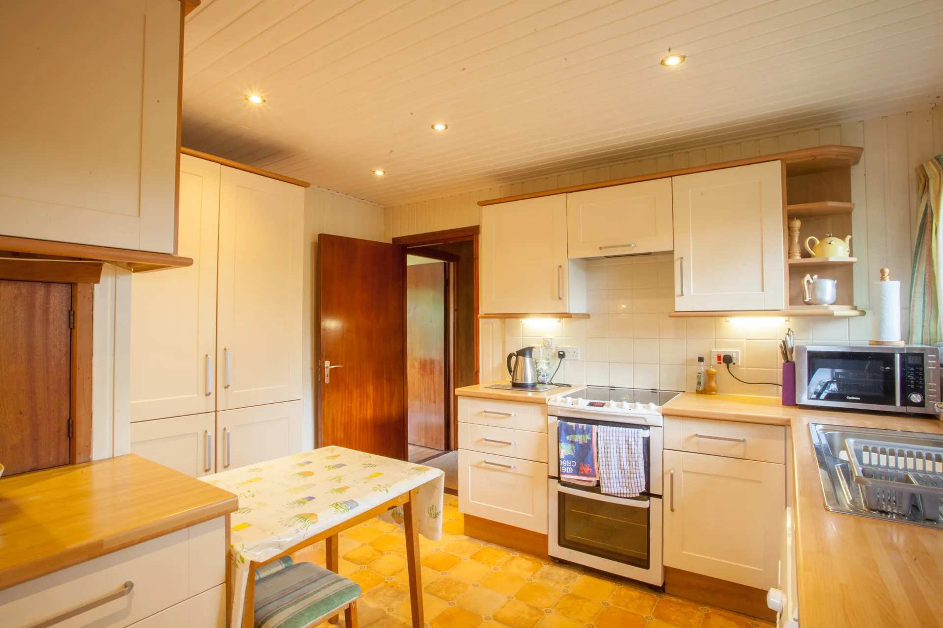 Sealladh na Mara: Kitchen